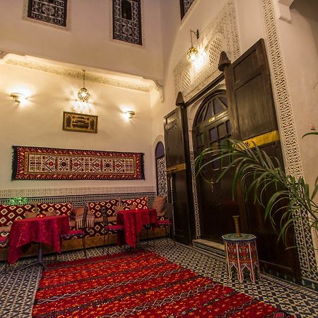 Riad Taha เฟส ภายนอก รูปภาพ