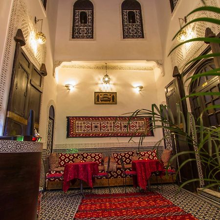 Riad Taha เฟส ภายนอก รูปภาพ