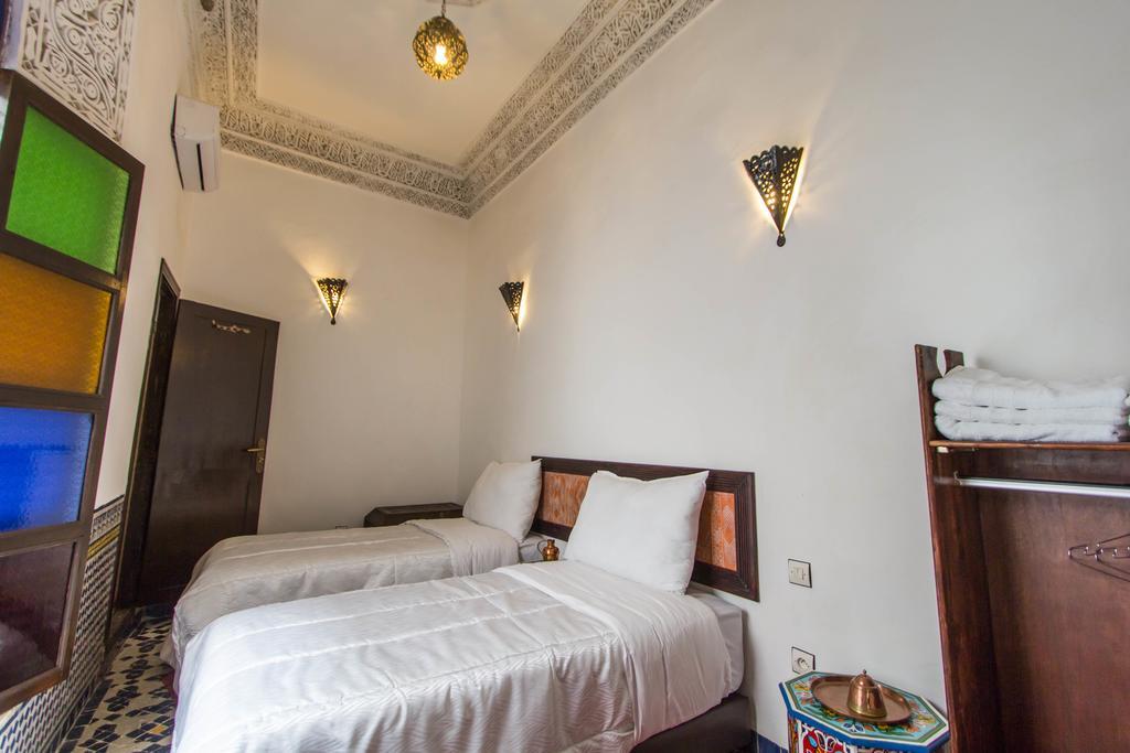 Riad Taha เฟส ภายนอก รูปภาพ