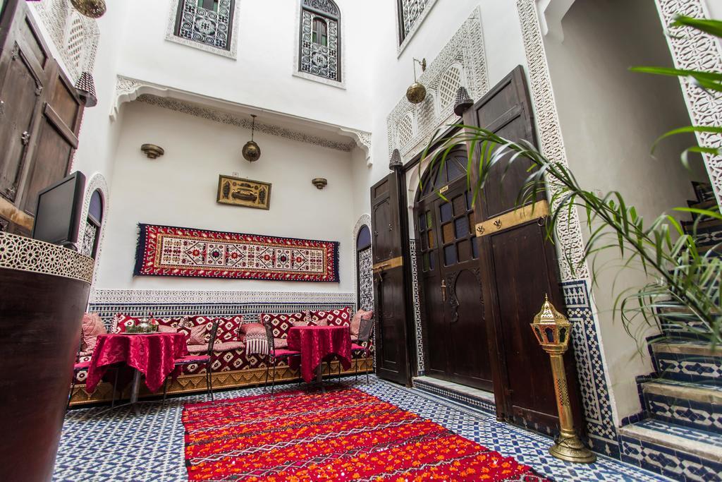 Riad Taha เฟส ภายนอก รูปภาพ