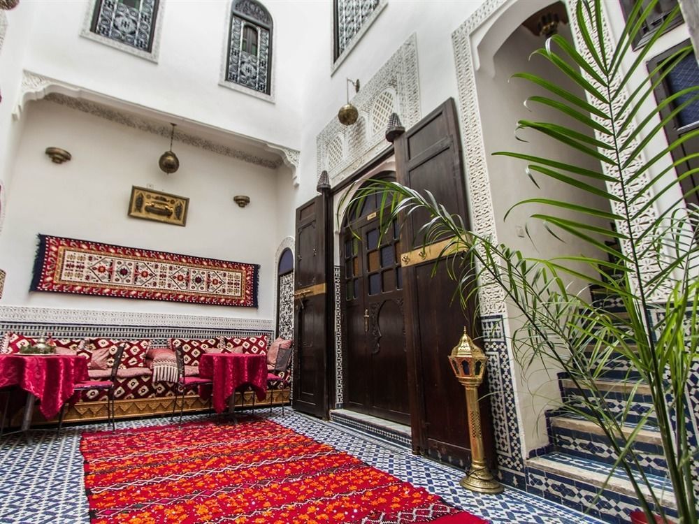 Riad Taha เฟส ภายนอก รูปภาพ