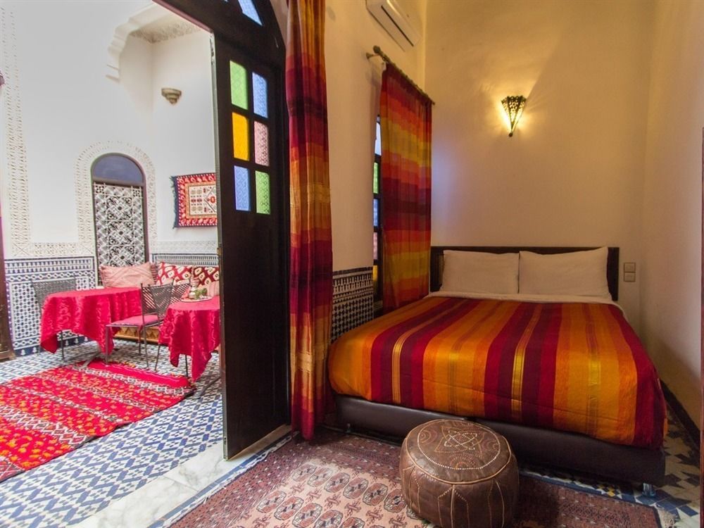 Riad Taha เฟส ภายนอก รูปภาพ