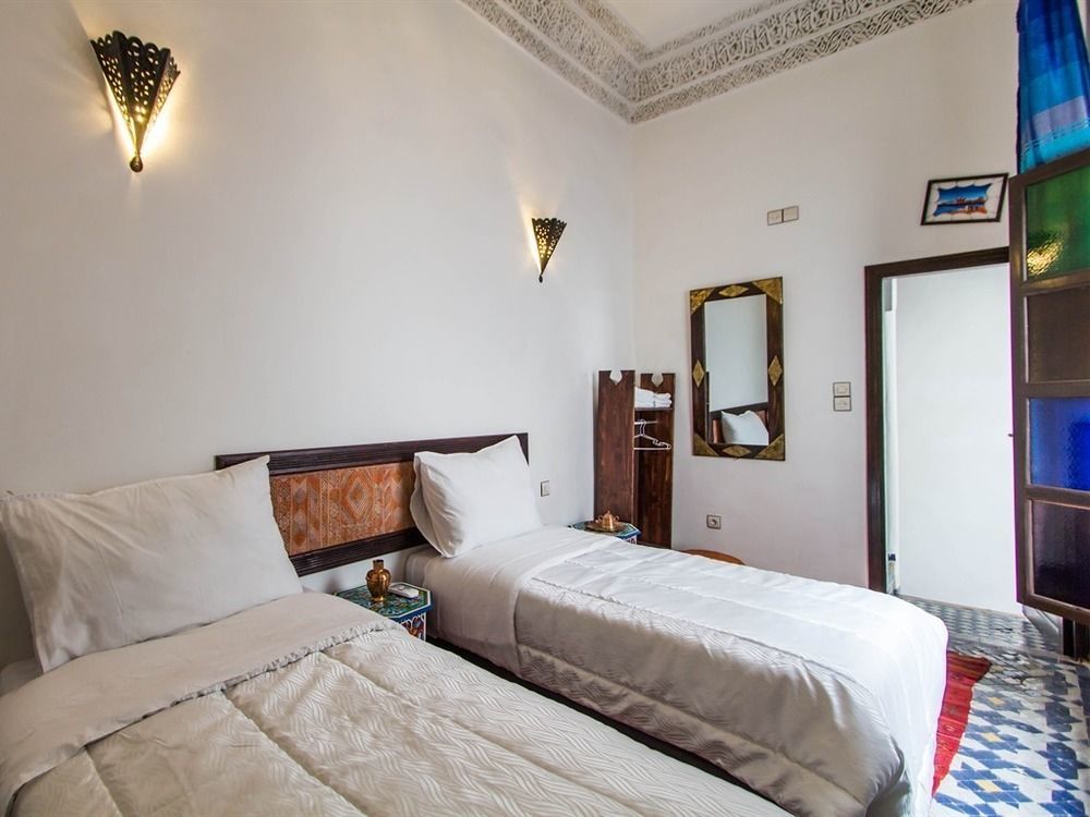 Riad Taha เฟส ภายนอก รูปภาพ