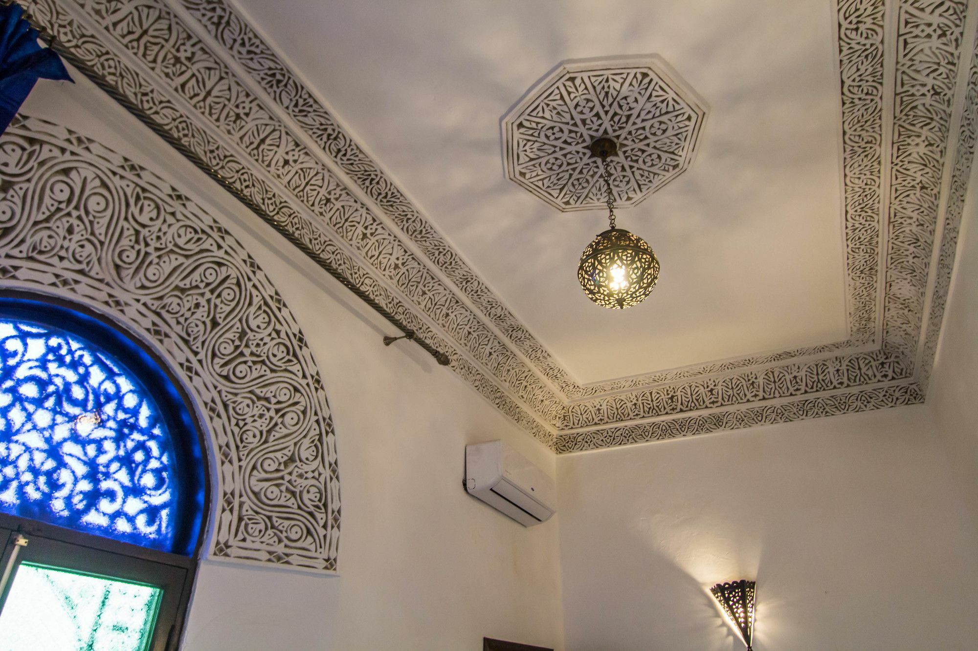 Riad Taha เฟส ภายนอก รูปภาพ