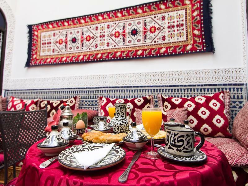 Riad Taha เฟส ภายนอก รูปภาพ