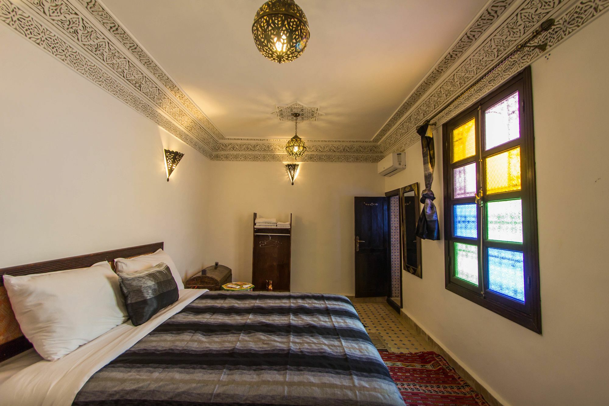 Riad Taha เฟส ภายนอก รูปภาพ