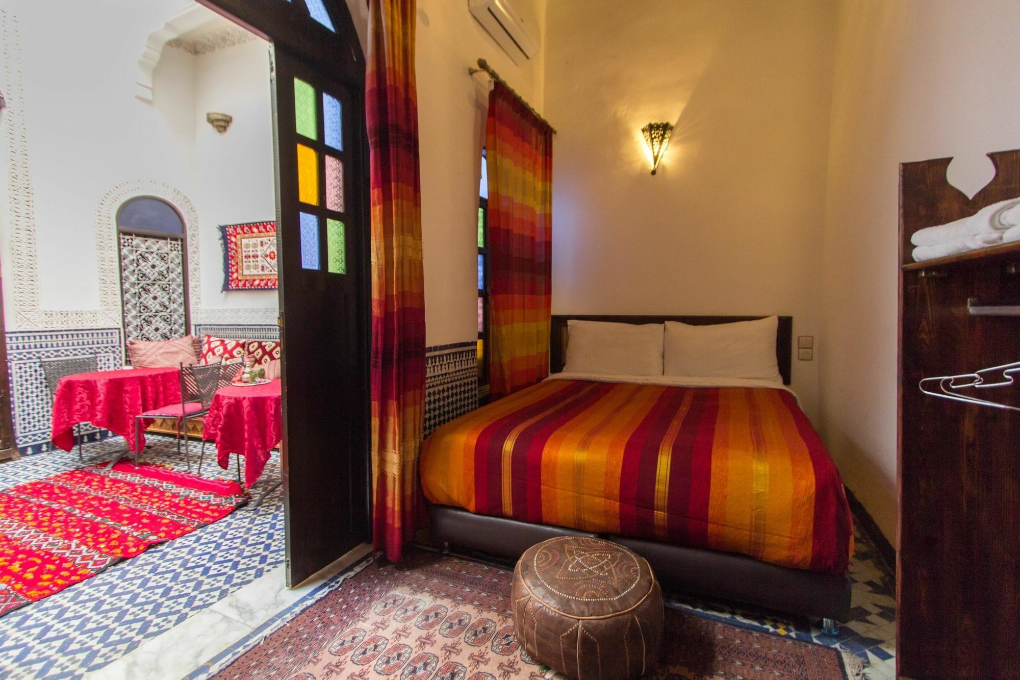 Riad Taha เฟส ภายนอก รูปภาพ